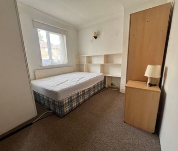 4 bedroom semi-detached house to rent - Photo 4