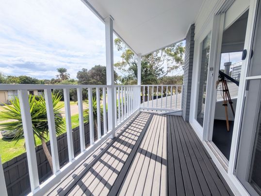 Beautifully Renovated Dream Home complete with Extra Large Garage - Photo 1