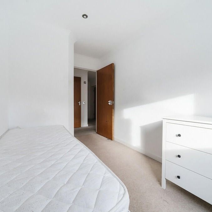 2 Bed Flat, Great Knollys Street, RG1 - Photo 1