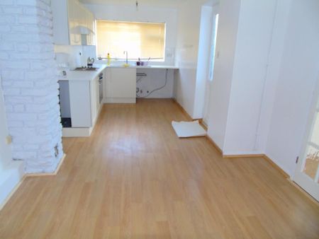 2 bedroom semi-detached house to rent - Photo 4