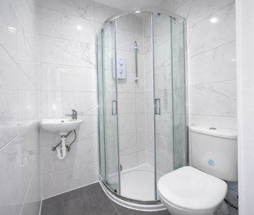 Halsway, Hayes UB3, London - Photo 1