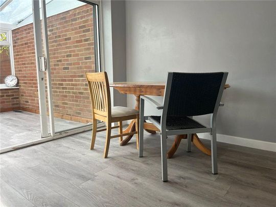 1 bedroom in a house share to rent - Photo 1