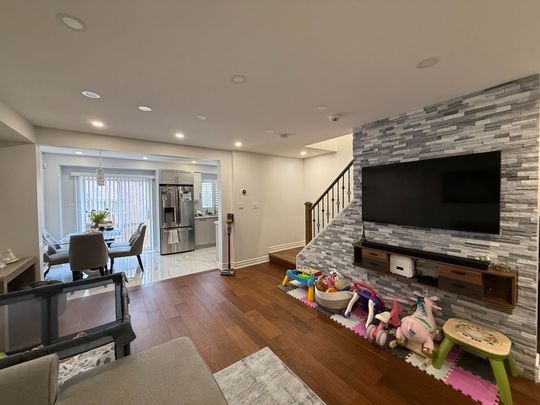 For Lease - 22 Rochefort Drive, Toronto, Ontario - Photo 1