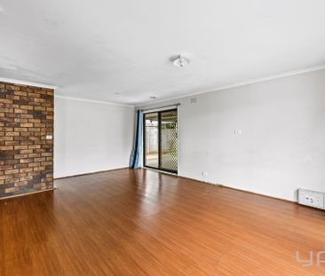 WELL POSITIONED FAMILY HOME - CLOSE TO THE CBD & TRAIN STATION! - Photo 6