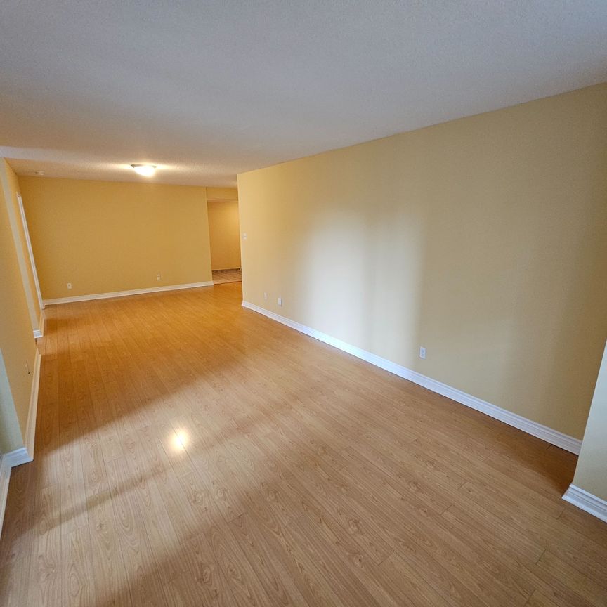 For Lease - 260 Doris Avenue Unit# 205, Toronto, Ontario - Photo 1