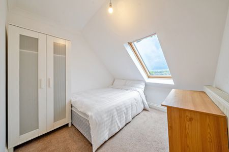 Fulham Palace Road, London, SW6 - Photo 3