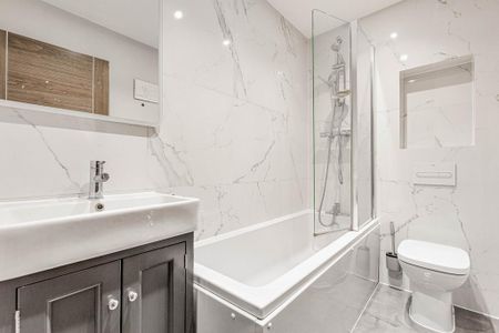 2 bedroom mews to rent - Photo 5