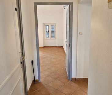 Location Appartement 2 pièces 65m² GONFARON 83590 - Photo 4