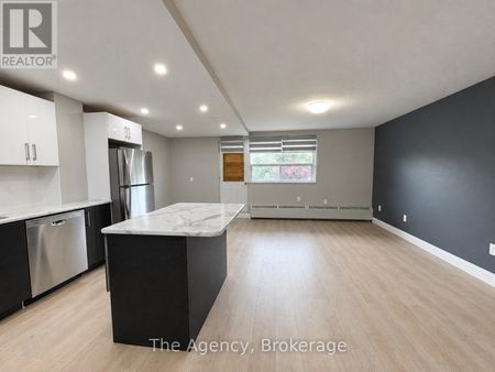 504 - 45 PAISLEY BOULEVARD W, Mississauga, Ontario, L5B1E4 - Photo 5