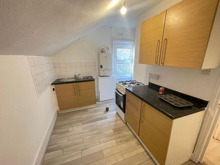 2 bedroom terraced house to rent - Photo 2