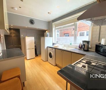 4 bedroom terraced house to rent - Photo 5