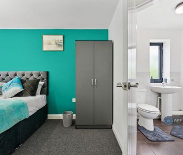 1 bedroom in a flat share to rent - Photo 1