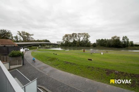 Zeer energiezuinig en instapklaar appartement (tot. opp. 81,44 m²) met private autostaanplaats - Photo 2