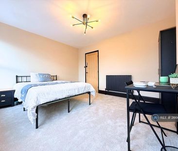 1 bedroom in a house share to rent - Photo 2