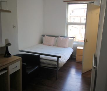 Flat 4, 30 Kelso Road, LS2 9PR, Leeds - Photo 3