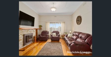 Family Living - Photo 2