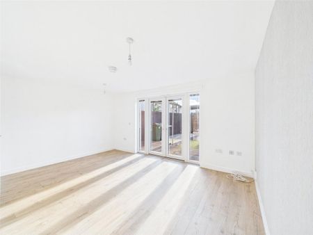 3 bedroom semi-detached house to rent - Photo 2