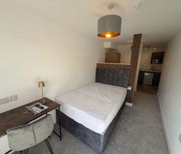 1 bedroom in a house share to rent - Photo 1