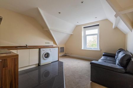 2 bedroom flat to rent - Photo 2