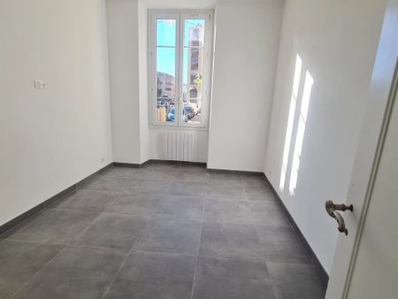 Location Appartement 3 pièces 50 m2 à Nice - Photo 2