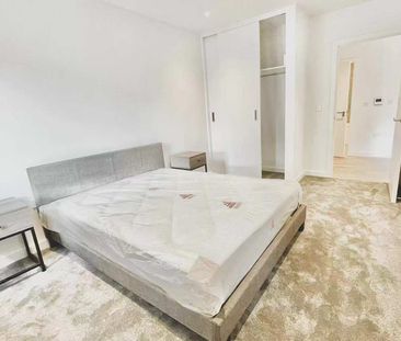 Clarendon 4 Room 1 - Photo 5