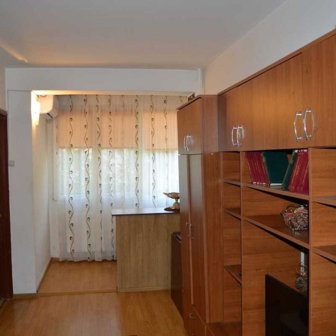 Berceni etaj 1 turnu magurele - Fotografie 1