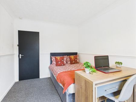 4 bedroom terraced house to rent - Photo 4