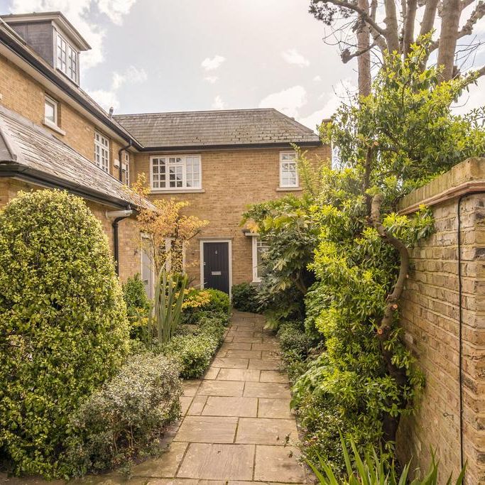 2 bedroom end of terrace house to rent - Photo 1