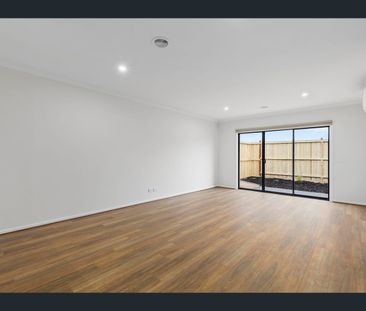 19 Mollyan Ave, Charlemont, Vic 3217 - Photo 2