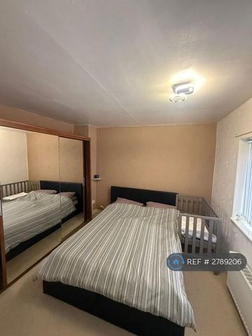 3 bedroom terraced house to rent - Photo 3