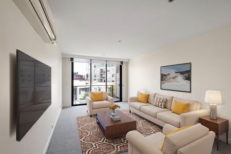 SPACIOUS, SUN DRENCHED APARTMENT IN PRIME LOCATION - Photo 4