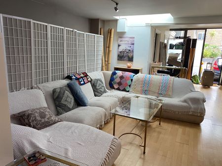 Room in a Shared Flat, Plantation Wharf, SW11 - Photo 3