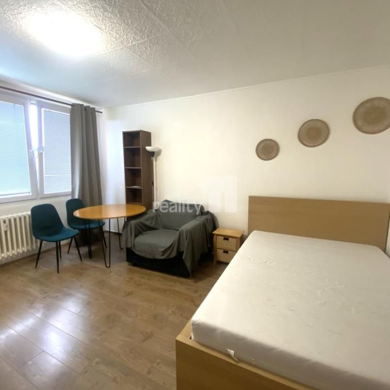 Pronájem bytu 1+kk 30 m2 - Photo 1
