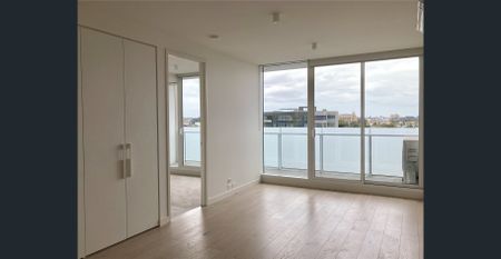 Bright 1 bedroom apartment in South Yarra - Photo 4