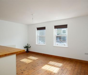 4 bedroom detached house to rent - Photo 3