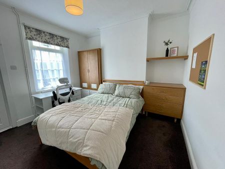 3 bedroom terraced house to rent - Photo 4