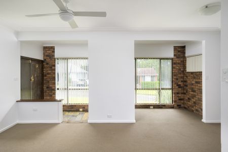 2 Roslyn Avenue, Charlestown NSW 2290 - House For Rent | Domain - Photo 2