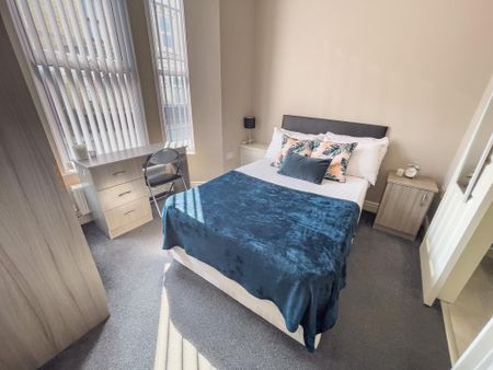 5 bedroom terraced house to rent - Photo 4