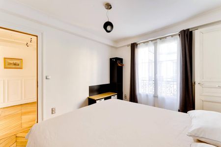 Location Appartement 4 pièces 92m² PARIS 1er - Photo 4