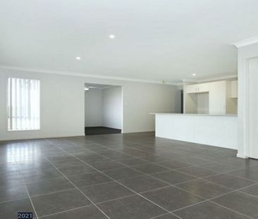 Modern 4 Bedroom Family Home with a Great Yard. - Photo 1