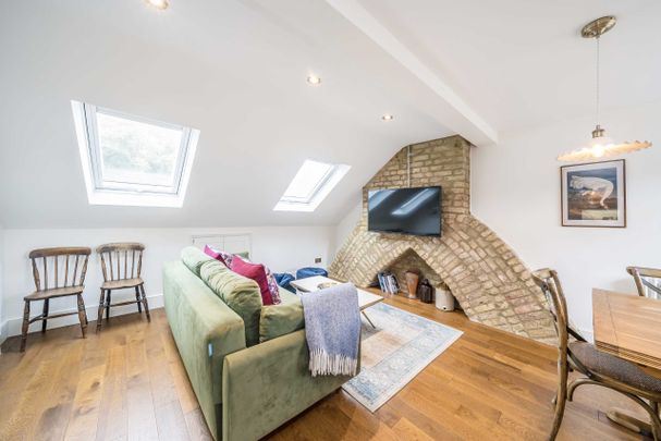 Fulham Palace Road, SW6, London - Photo 1