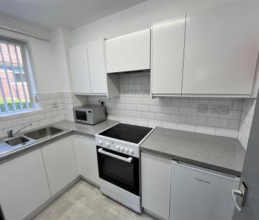 Studio to rent - Photo 2