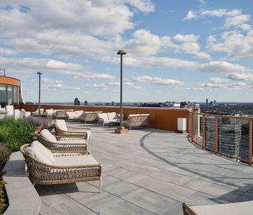 245 Robert-Bourassa Blvd, Montréal, QC - Photo 4