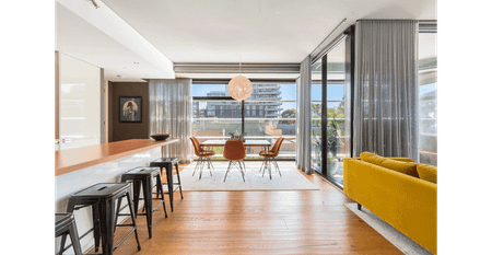 Premium Oversized Designer Apartment with Sweeping North-East Views in the Marquise Building - Photo 3