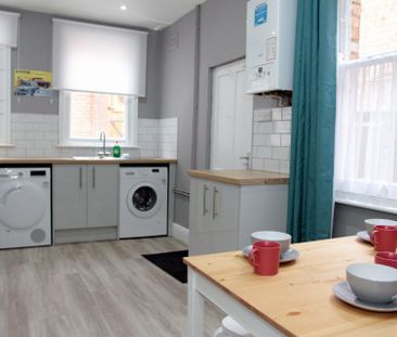 College Avenue (4 bed) - Photo 1