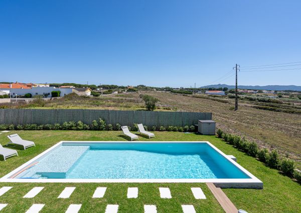 MORADIA T4 PRÓXIMO AO MAGOITO - SINTRA - SÃO JOÃO LAMPAS - CONDOMÍNIO FECHADO E VISTA MAR