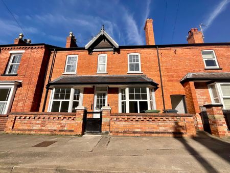 4 bedroom Mid Terraced House to let - Photo 4