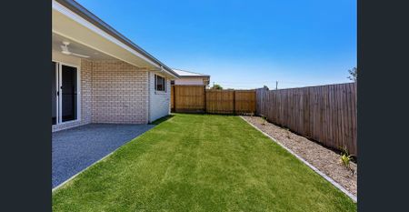 Modern Comfort Meets Family Living – Brand-New 4-Bedroom Home in Park Ridge - Photo 4