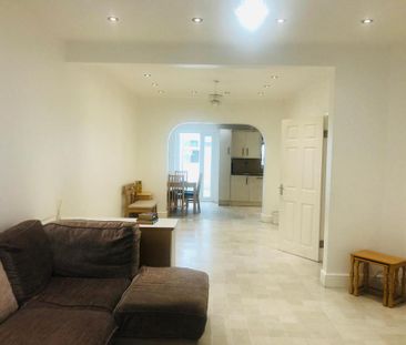 4 bedroom terraced house to rent - Photo 3