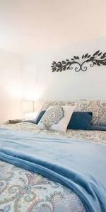3 4 1/2 Superbe a louer Meuble complet Tout Inclus! rent station Metro Montreal Longueuil Disponible immediatement! Bienvenue! - Photo 3